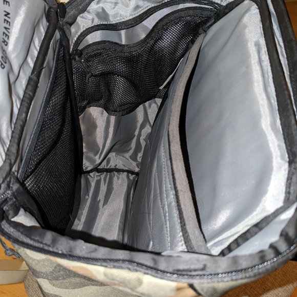 The North Face Instigator Backpack ( 32L / CAMO ) PRE-OWNED (GREAT CONDITION) - Picture 7 of 10